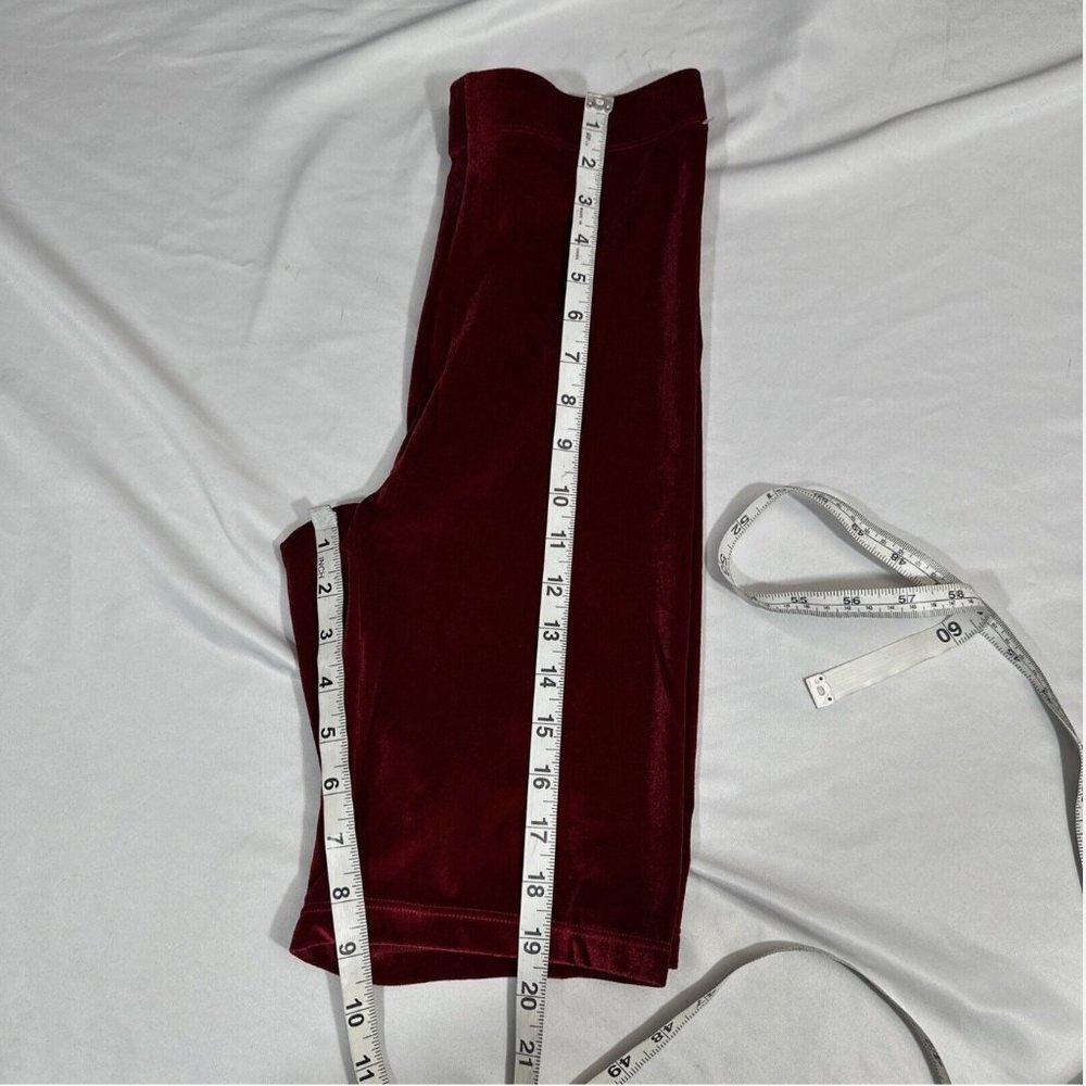 NWT $50 Fabletics [ Medium 8 ] High Waisted Velour 9'' Short in Cherry‎ Red - Picture 11 of 11